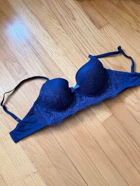 Victoria’s Secret Body by Victoria Navy Blue Lace Lined Demi Bra 32D